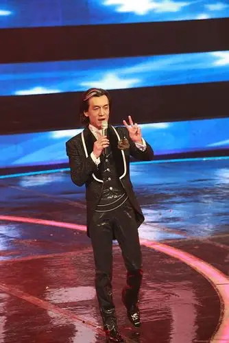 中央电视台《欢乐英雄》 主持人:李咏