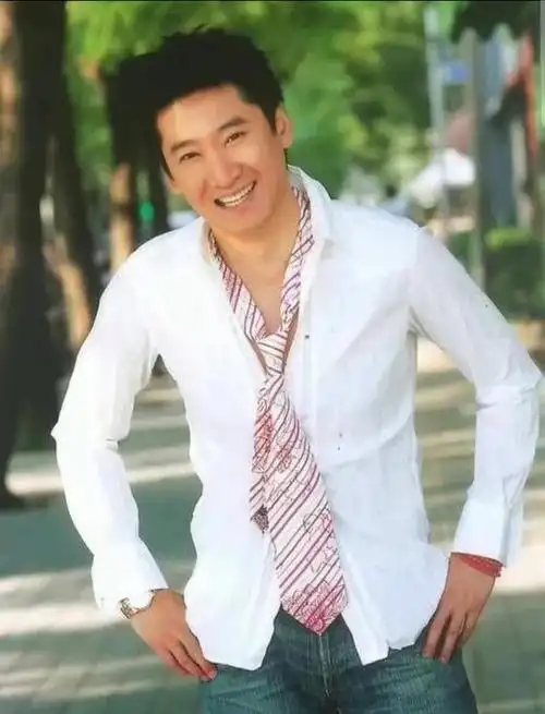 演员周杰深夜"放瓜",公开爆料张颂文有男闺蜜,评论区直接沦陷