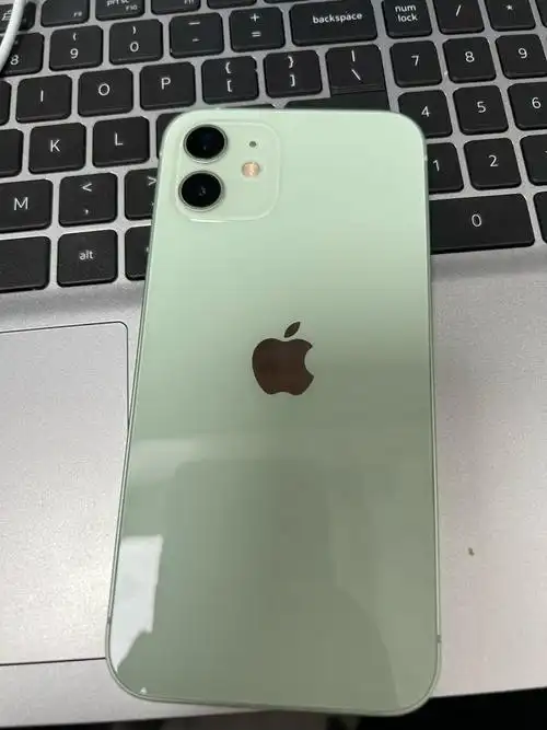 暂出出一台iphone12牛油果绿128g
