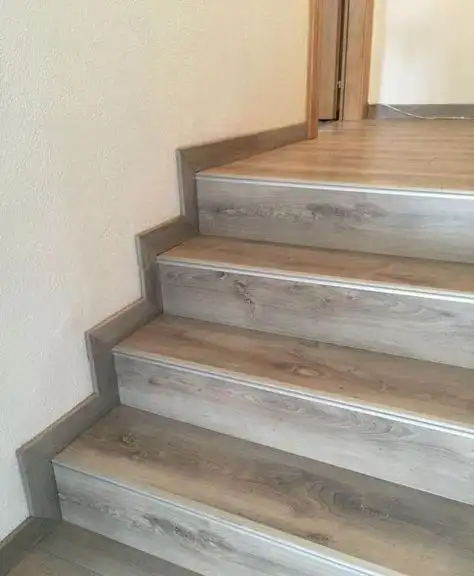 楼梯踢脚线颜色,材质如何选?