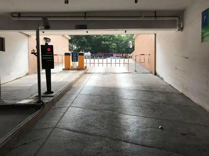 简便   /东厦三期《地下停车场》入口/       /东厦三期《地下停车场