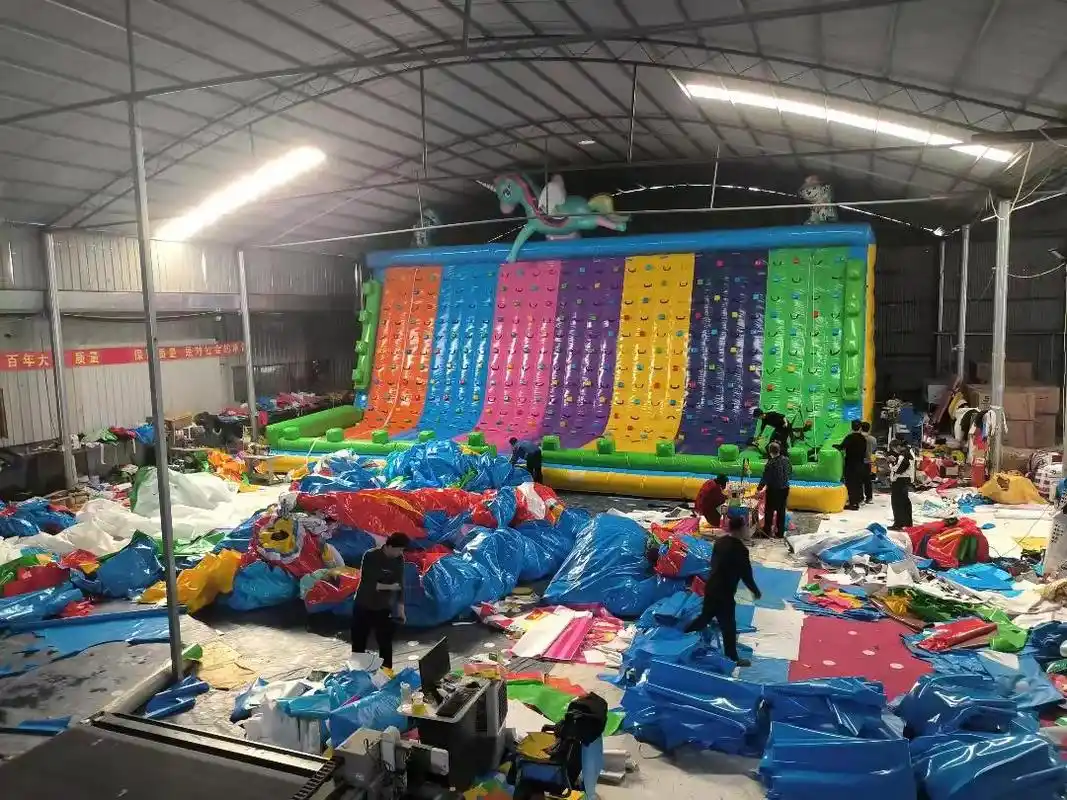 新款儿童充气攀岩多少钱一套#游乐设备厂家 #充气城堡 #适合 - 抖音