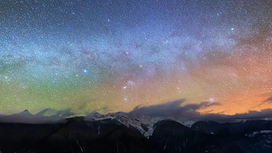 【4k】梅里雪山双子座流星雨,超级梦幻的星空