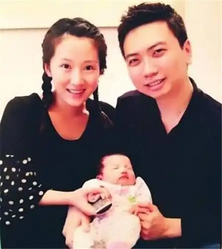 演员李念不再炫富夫妻俩恩爱依旧力破离婚谣言