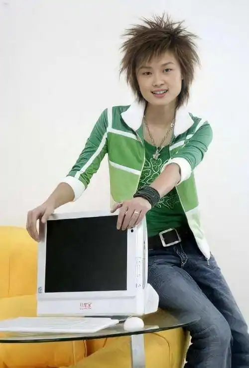 但是一直红的至今的当属李宇春了,从2005年出道至今,李宇春的人气居高