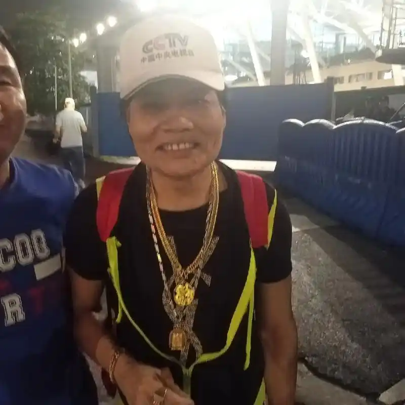 偶遇香港演员:八两金 - 抖音