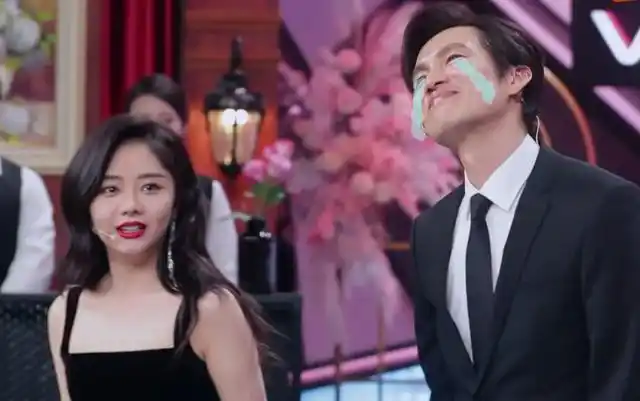 钟汉良谭松韵甜蜜共舞镜头捕捉到他手放的位置人品如何很显然