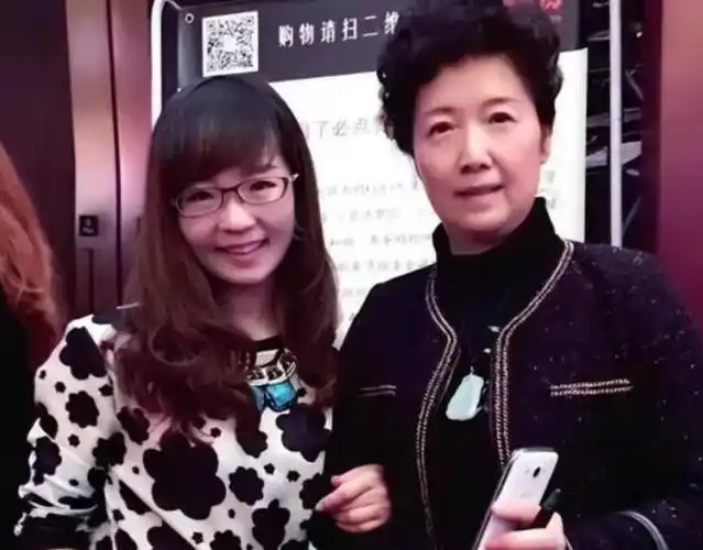 "潘冬子"祝新运:娶普通人张玲亚为妻,婚后生一女,幸福美满