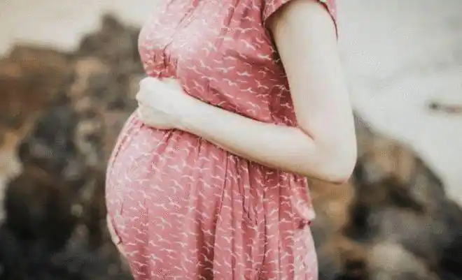 11岁女孩怀孕生子打破了最年轻的妈妈纪录孩子父亲身份成谜