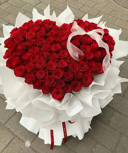 一,99朵玫瑰花语是什么1,如果给女孩子送99朵玫瑰花代表天长地久的