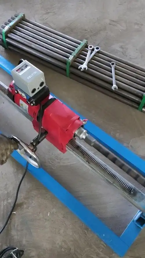 小型顶管机过路打孔铺管机水钻顶管机操作视频