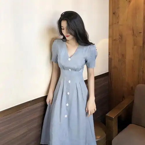 2019新款流行裙子网红时尚连衣裙收腰显瘦气质v领夏天