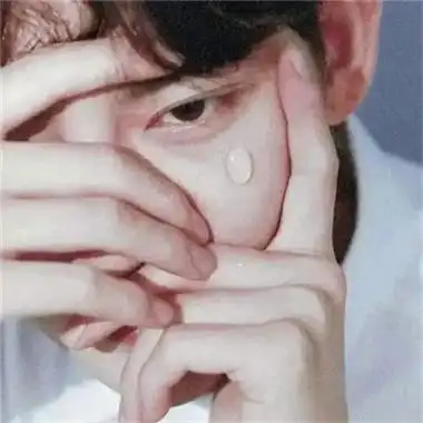 男生双手捂脸的真人头像图片