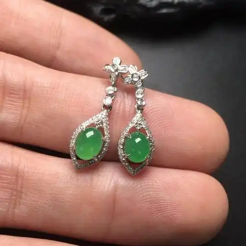 d82287翡翠冰种晴绿蛋面耳坠