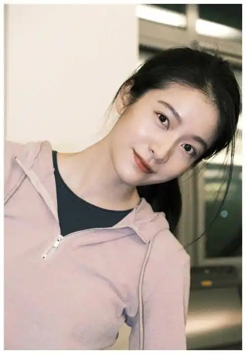 张雪迎:健身美照,宛如倩影,身姿挺拔,妆容精致,赏心悦目.