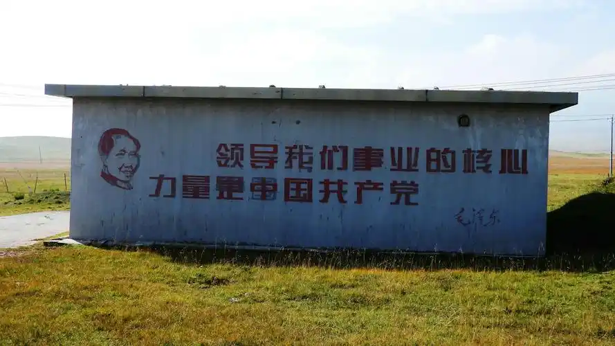 看这些语录,标语,仿佛让我们回到了上世纪六,七十年代一样