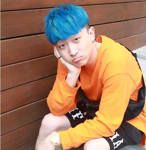 男生染蓝色的头发好看吗孔雀蓝发色图片