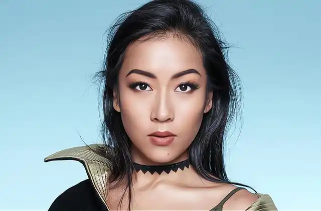 吉克隽逸的皮肤为什么这么黑呢?