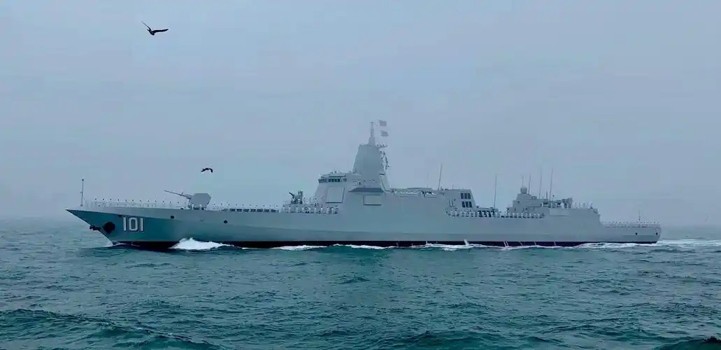 海上阅兵高清大图:万吨级101号"南昌"舰展露迷人的风采_网易订阅
