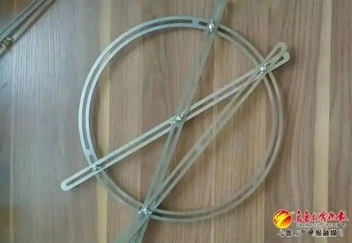 乌鲁木齐市第66中学教师自制教具让几何知识生动可视_张新梅_教学