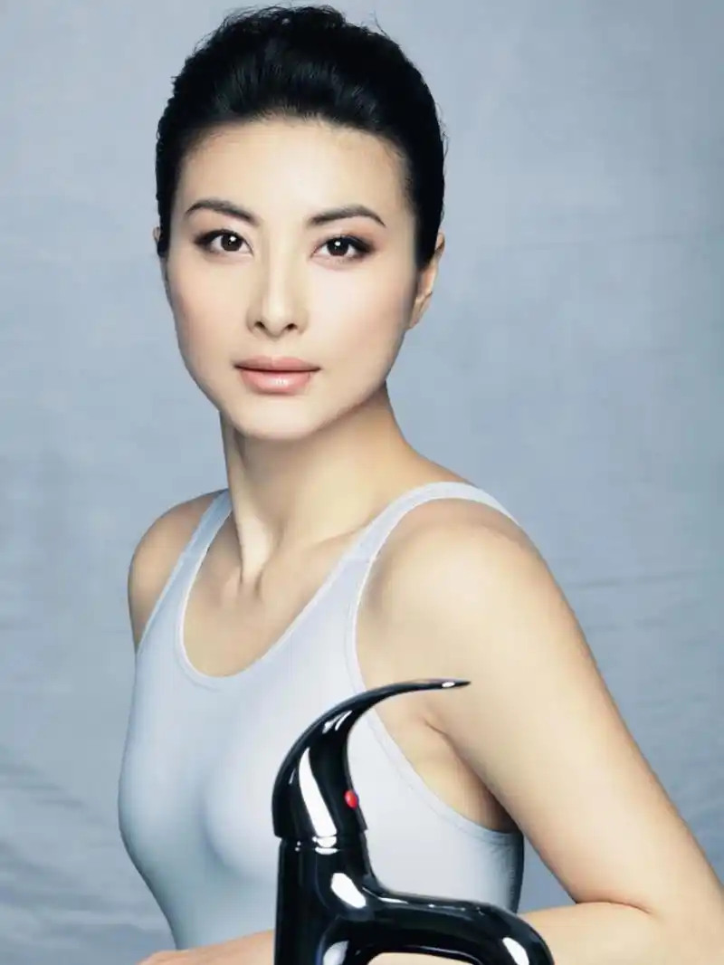 郭晶晶,1981年10月15日生于河北省保定市,前中国跳水队女子运动员