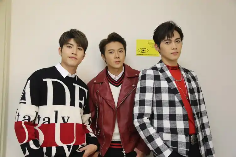 香港男子组合天堂鸟(bop)重返颁奖礼