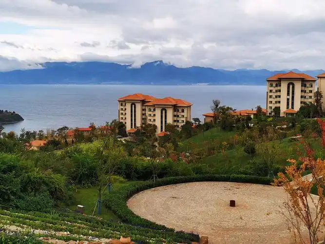 抚仙湖太阳山网红小镇