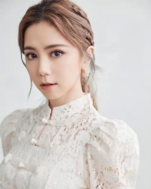 邓紫棋新专辑启示录##邓紫棋镂空蕾丝长裙