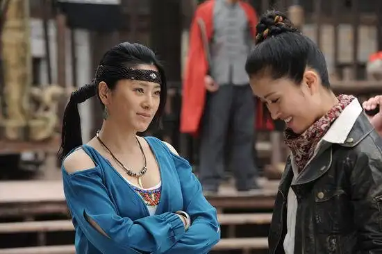 《剿匪英雄》饰演花蚊子2013年在张国庆执导的电视剧《剿匪英雄》中