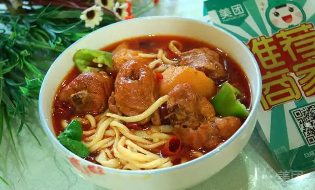 大盘鸡块面图片