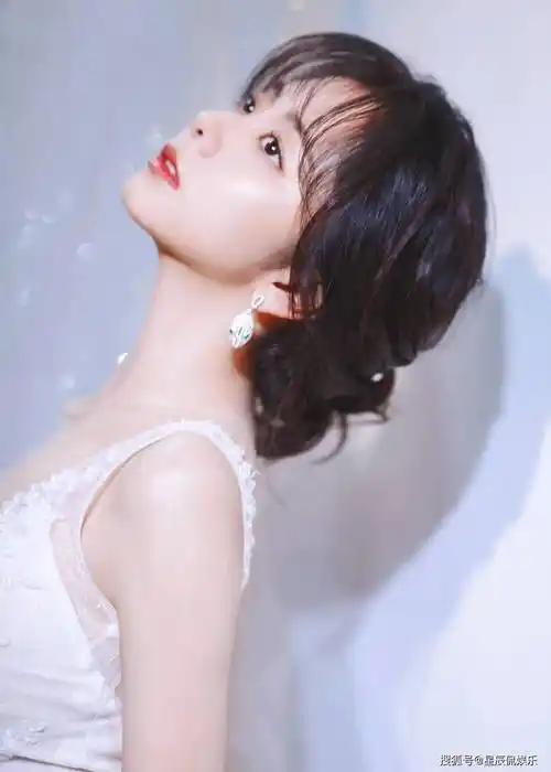 谭松韵俏皮可爱温婉大方