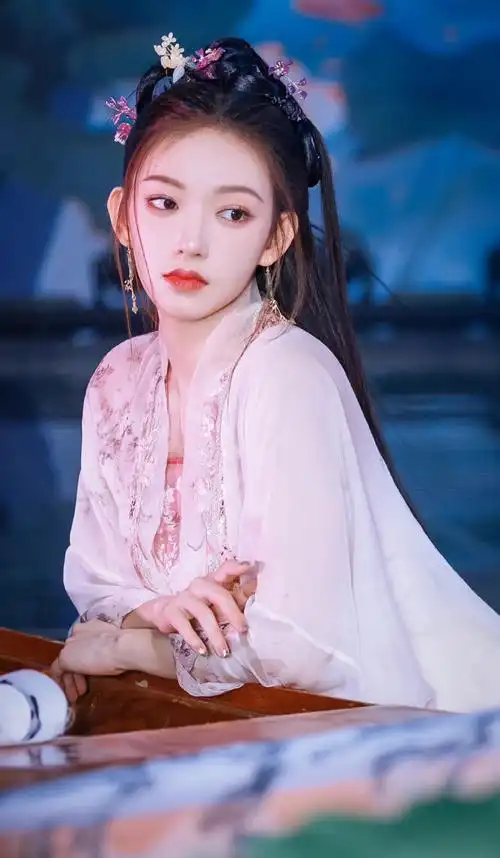 程潇如梦令跳进了李清照的词##程潇轻纱宋制汉服造型