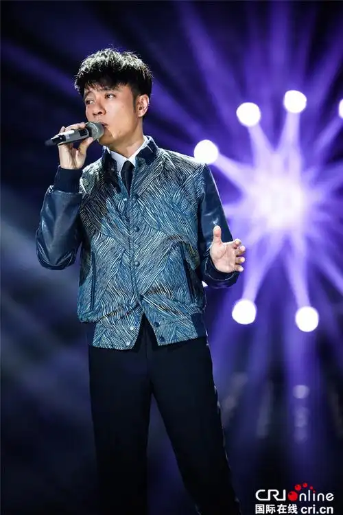 《我是歌手4》张信哲补位 黄致列秀"十八般舞艺"