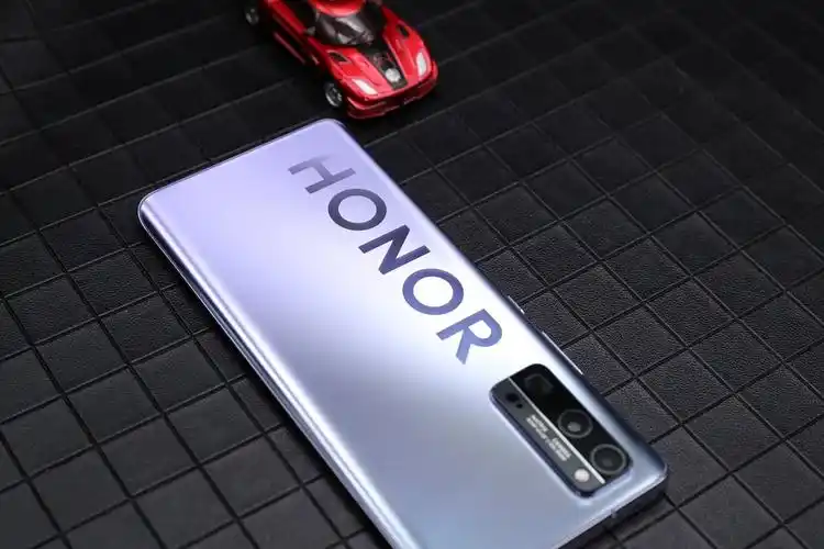 荣耀30系列钛空银配色即将引领潮流