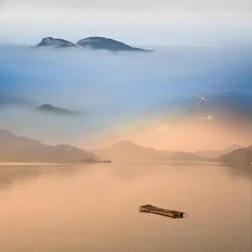 朦胧山水风景图