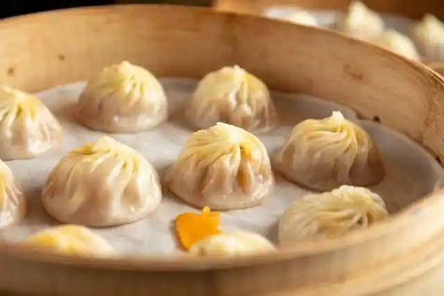 27.昆山奥灶面苏州昆山的特色小吃.28.镇江锅盖面镇江的特色美食.29.