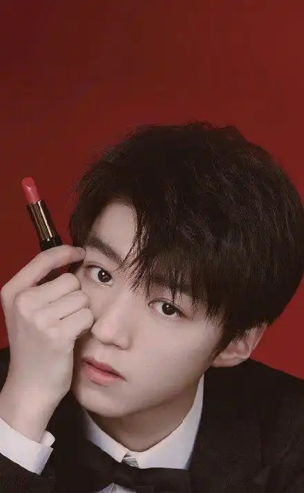 视觉福利啊!当男明星代言口红 看完他们的营业照 你更想买谁的.