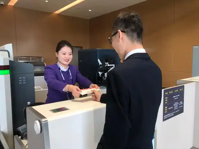 1 我在岗位 劳动最美 写美篇  来到机场,首先美丽的值机员为您办理