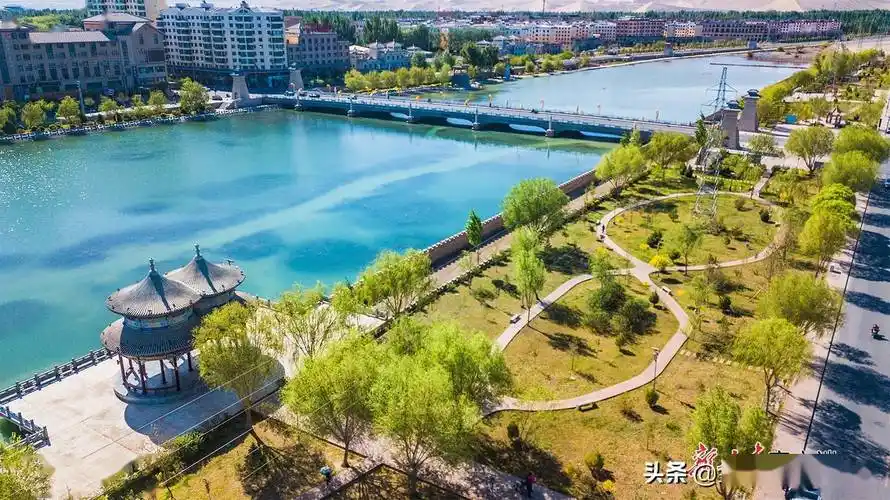 敦煌党河风情线水清岸绿美景如画