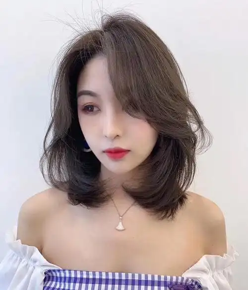 最流行的锁骨发图片 时尚又百变赶紧get同款 - 女士卷发 - 发型站