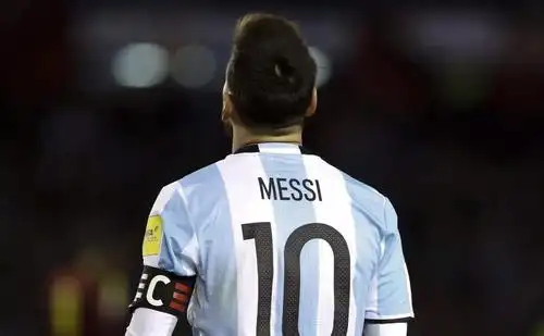 阿根廷0-3不敌克罗地亚, 出现形势严峻 看着梅西的落寞背影 不管悦创