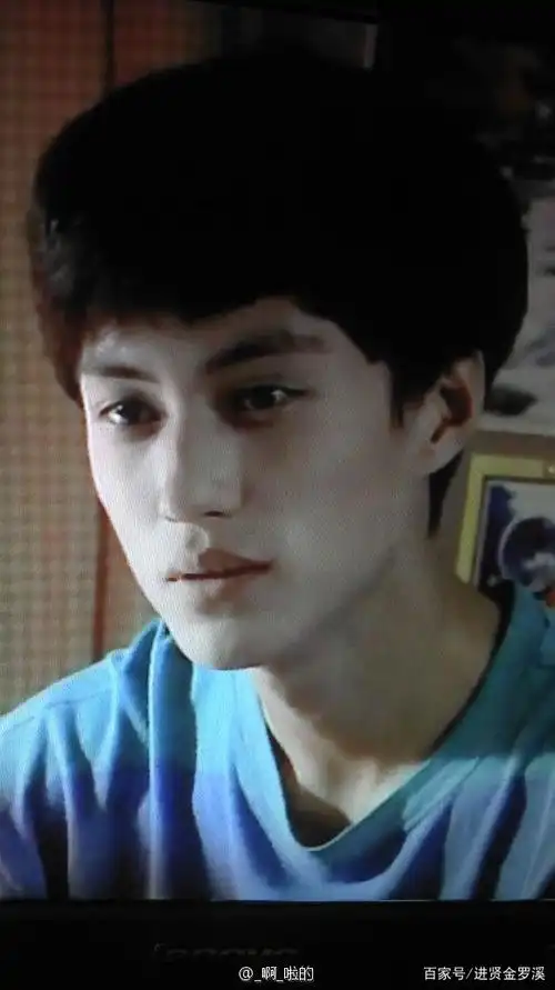 靳东新剧《突围》获热度第一,年轻演员差了点火候,遭网友吐槽?