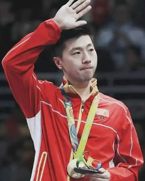 乒乓球界的"六边形战士"马龙谈乒乓赛场 "我紧张,特别爱紧张"_比赛