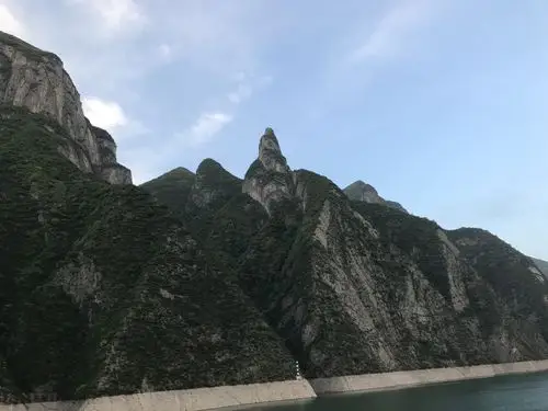 又见巫峡神女峰