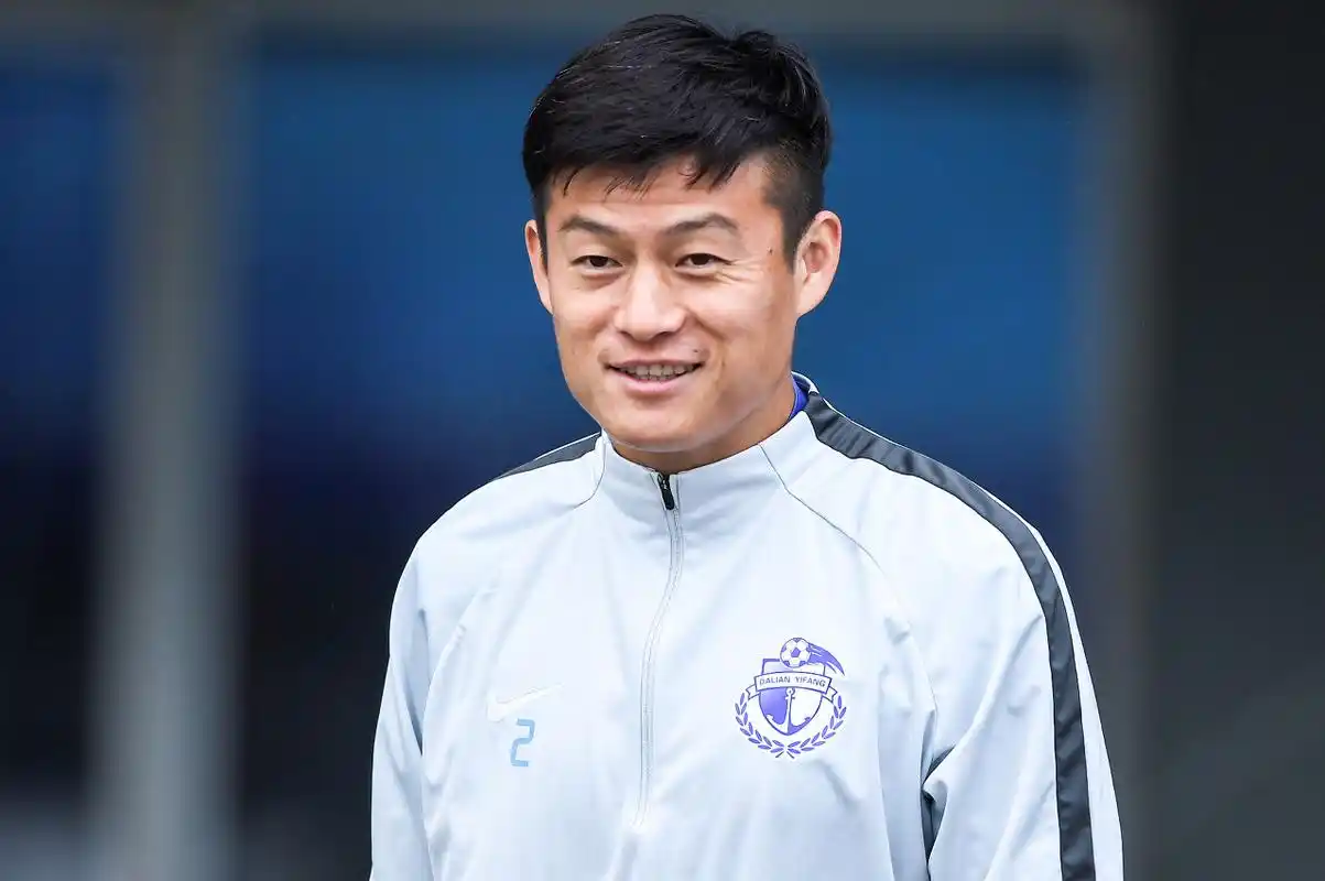 王万鹏离开大连一方之后,球迷只能把中卫的宝全部压在王耀鹏和杨善平