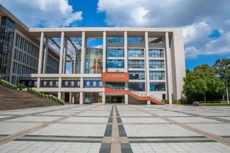 开拓进取,培养高素质创新型人才,努力建设与粤港澳大湾区和广州城市