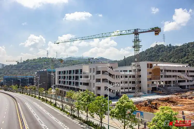 东山中学初中部已全部封顶投入使用时间为