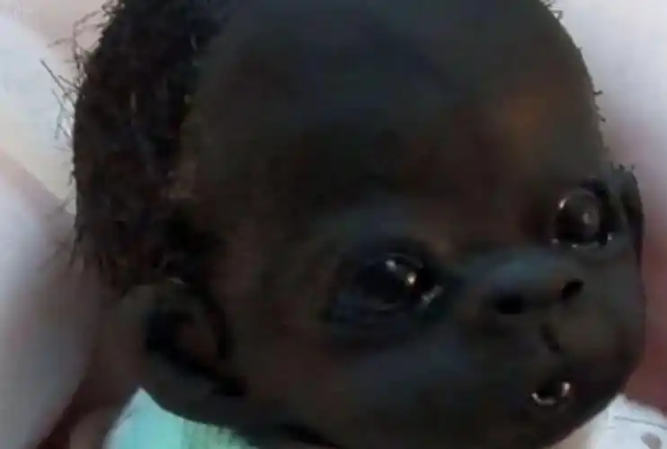 最黑的婴儿(黑人宝宝出生照) - 月牙知识库