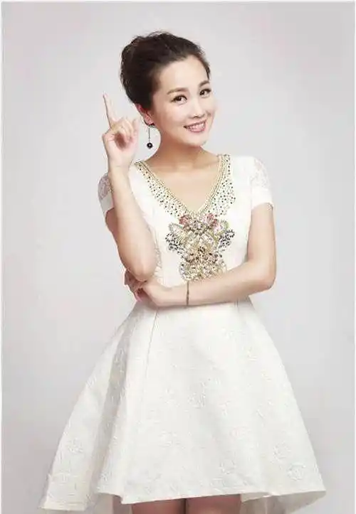 作为东南卫视的资深主持人,古晓不仅专业素养强大,性格也是非常热情.