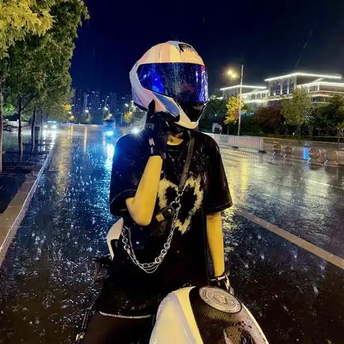 2022新款网红同款zachariah摩托车头盔装备防雾超轻透气碳纤维机车